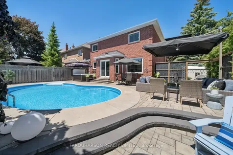 1 Clune Place Whitby ON L1R 2B1