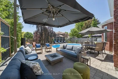 1 Clune Place Whitby ON L1R 2B1
