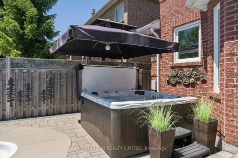 1 Clune Place Whitby ON L1R 2B1
