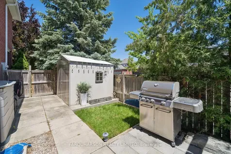 1 Clune Place Whitby ON L1R 2B1