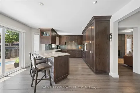 1 Clune Place Whitby ON L1R 2B1