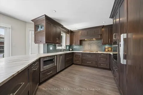 1 Clune Place Whitby ON L1R 2B1