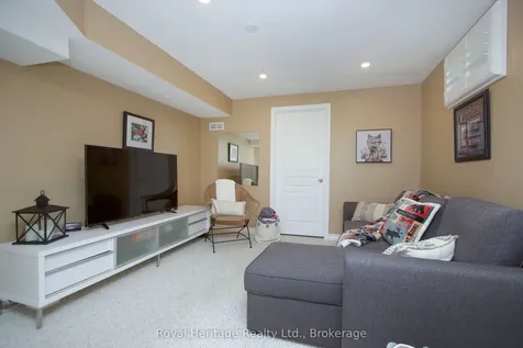 36 Earl Cuddie Boulevard Scugog ON L9L 1T4