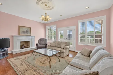 15 Clydebank Boulevard Toronto ON M1T 3B4