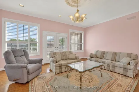 15 Clydebank Boulevard Toronto ON M1T 3B4