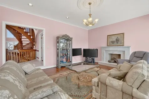 15 Clydebank Boulevard Toronto ON M1T 3B4