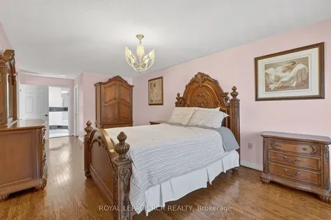15 Clydebank Boulevard Toronto ON M1T 3B4