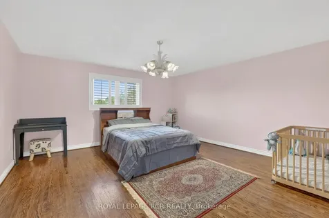 15 Clydebank Boulevard Toronto ON M1T 3B4