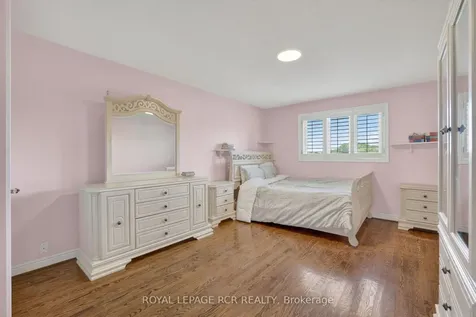15 Clydebank Boulevard Toronto ON M1T 3B4