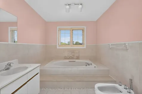 15 Clydebank Boulevard Toronto ON M1T 3B4