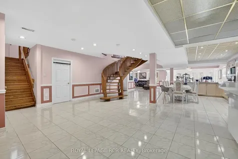 15 Clydebank Boulevard Toronto ON M1T 3B4