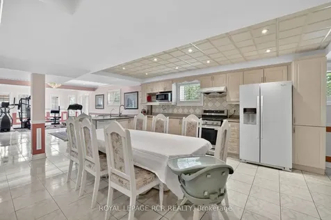 15 Clydebank Boulevard Toronto ON M1T 3B4