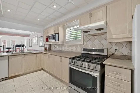 15 Clydebank Boulevard Toronto ON M1T 3B4