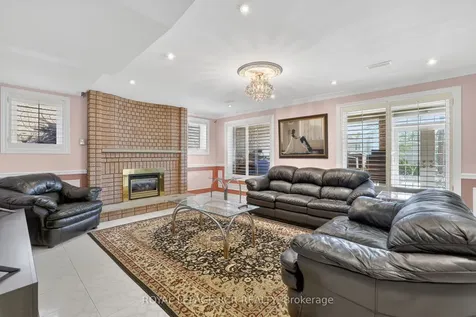 15 Clydebank Boulevard Toronto ON M1T 3B4