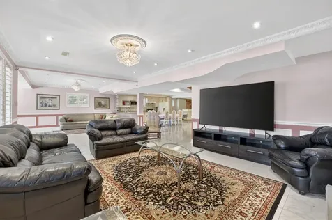 15 Clydebank Boulevard Toronto ON M1T 3B4
