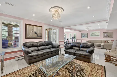 15 Clydebank Boulevard Toronto ON M1T 3B4
