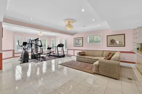 15 Clydebank Boulevard Toronto ON M1T 3B4