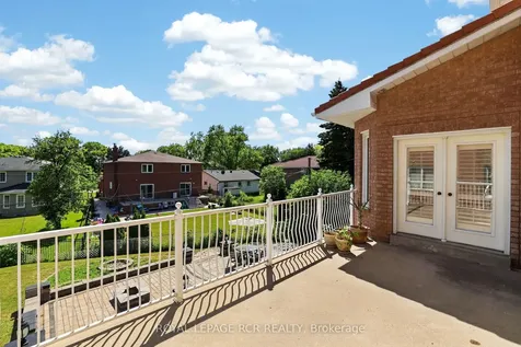 15 Clydebank Boulevard Toronto ON M1T 3B4