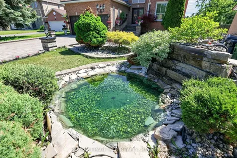 15 Clydebank Boulevard Toronto ON M1T 3B4