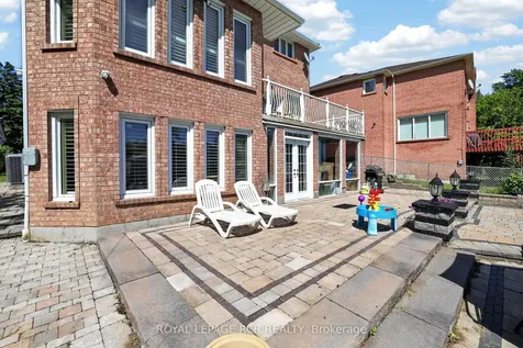 15 Clydebank Boulevard Toronto ON M1T 3B4