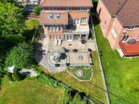 15 Clydebank Boulevard Toronto ON M1T 3B4