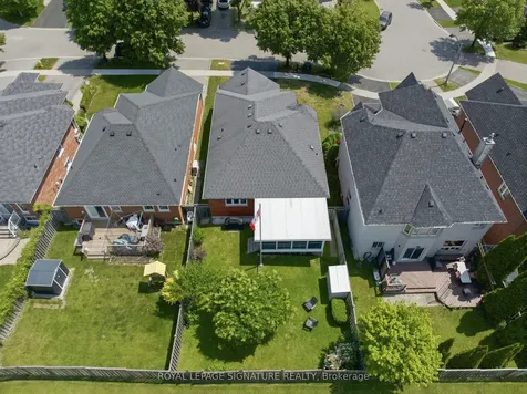 1165 Windgrove Square Pickering ON L1X 2S6