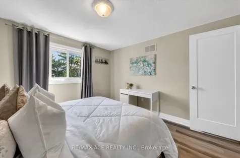 23 Chalmers Crescent Ajax ON L1S 5Z5