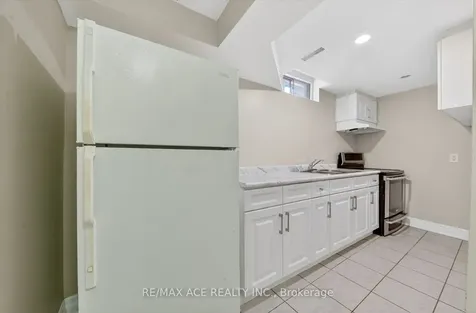 23 Chalmers Crescent Ajax ON L1S 5Z5