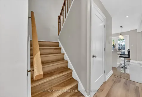 23 Chalmers Crescent Ajax ON L1S 5Z5