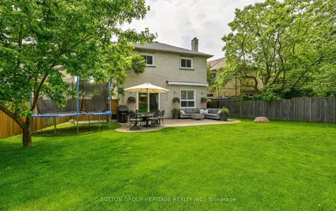 680 Eramosa Crescent Pickering ON L1V 5N4