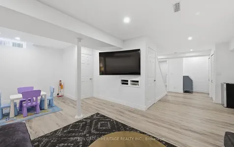 680 Eramosa Crescent Pickering ON L1V 5N4