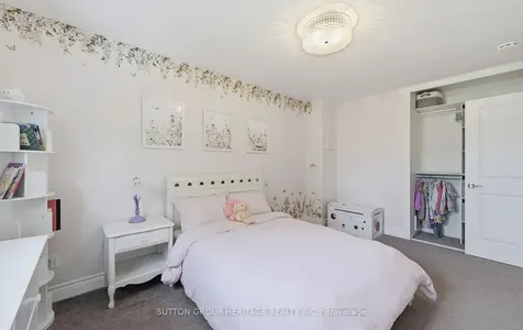 680 Eramosa Crescent Pickering ON L1V 5N4