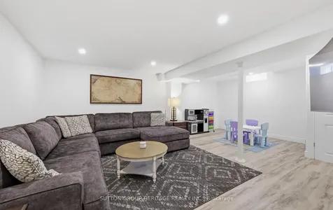 680 Eramosa Crescent Pickering ON L1V 5N4