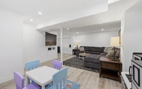 680 Eramosa Crescent Pickering ON L1V 5N4