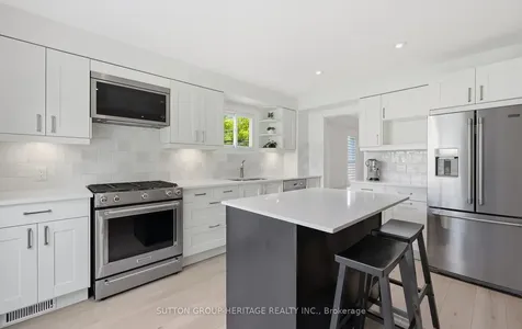 680 Eramosa Crescent Pickering ON L1V 5N4