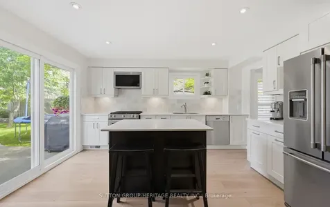 680 Eramosa Crescent Pickering ON L1V 5N4
