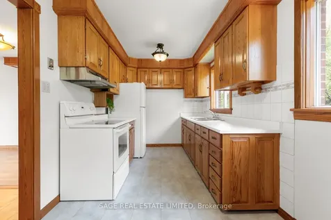 34 Carter Crescent Whitby ON L1N 6C4
