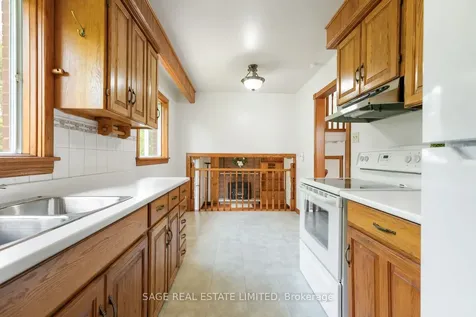 34 Carter Crescent Whitby ON L1N 6C4