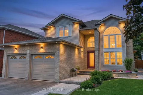 729 Sundance Circle Oshawa ON L1J 8N9