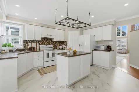 729 Sundance Circle Oshawa ON L1J 8N9