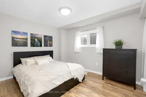 39 Elizabeth Street W Clearview ON L0M 1G0