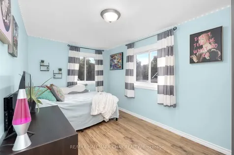 39 Elizabeth Street W Clearview ON L0M 1G0