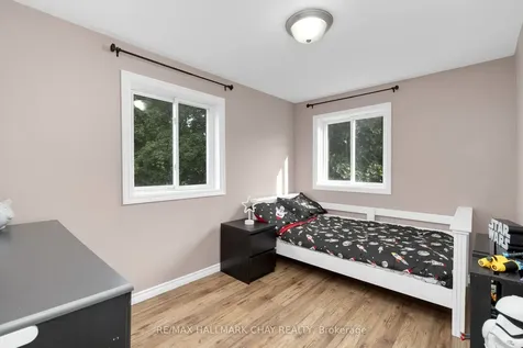 39 Elizabeth Street W Clearview ON L0M 1G0