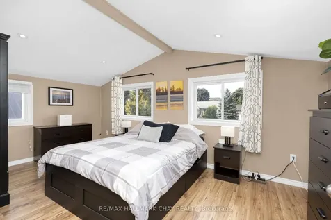 39 Elizabeth Street W Clearview ON L0M 1G0