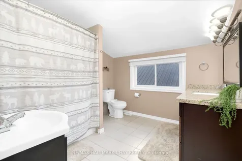 39 Elizabeth Street W Clearview ON L0M 1G0