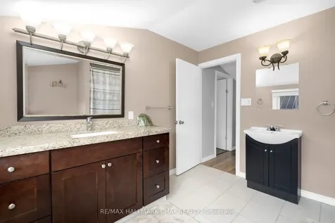 39 Elizabeth Street W Clearview ON L0M 1G0