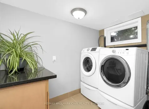 39 Elizabeth Street W Clearview ON L0M 1G0