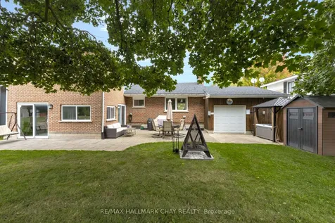 39 Elizabeth Street W Clearview ON L0M 1G0