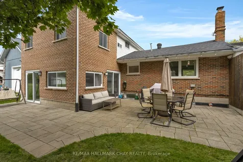 39 Elizabeth Street W Clearview ON L0M 1G0