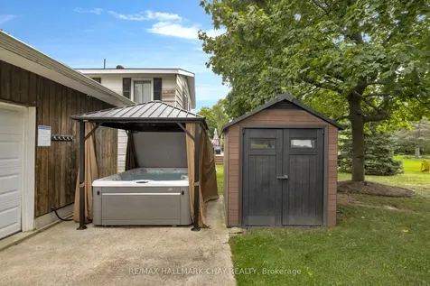 39 Elizabeth Street W Clearview ON L0M 1G0